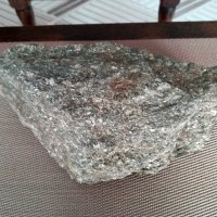 Продавам интересен и красив камък от недрата на  Родопи планина--1, снимка 1 - Колекции - 40225508