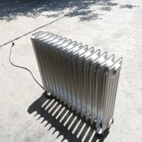 Електрически маслен радиатор Delonghi , снимка 1 - Отоплителни печки - 41080766