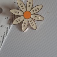 Значка брошка маргаритка цвете, сърце, черешки, снимка 1 - Други - 35934101