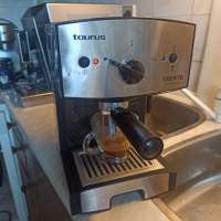 Кафе машина Таурус Тренто, работи отлично и прави хубаво кафе с каймак , снимка 3 - Кафемашини - 36509552
