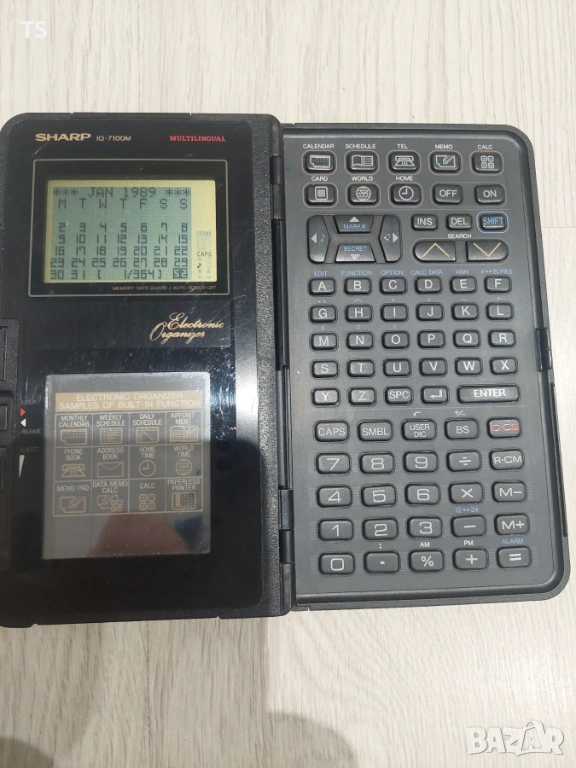 Ретро, винтидж калкулатор/органайзер Sharp IQ 7100, снимка 1