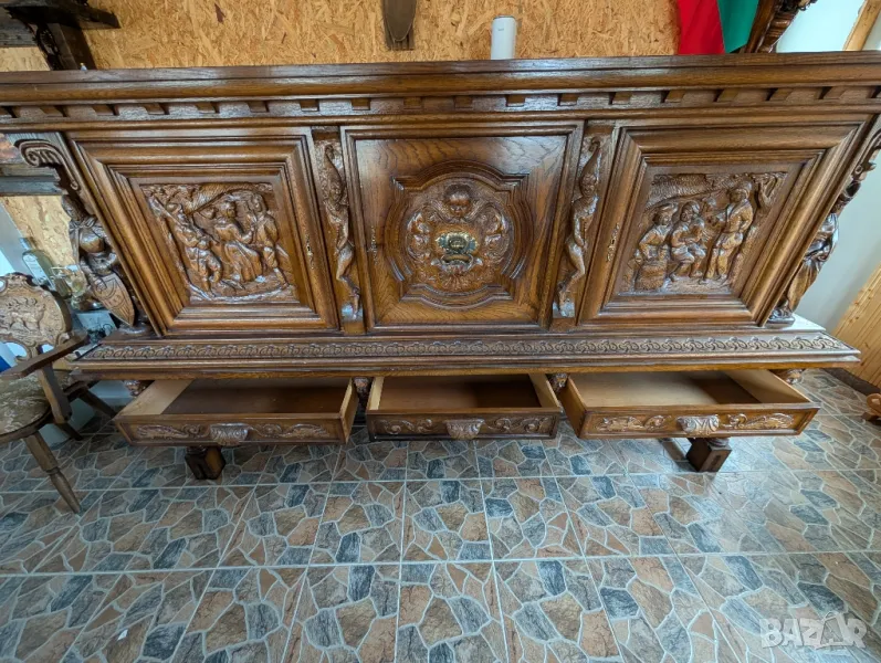 Антикварен дъбов масивен бюфет в стил Неоренесанс, снимка 1