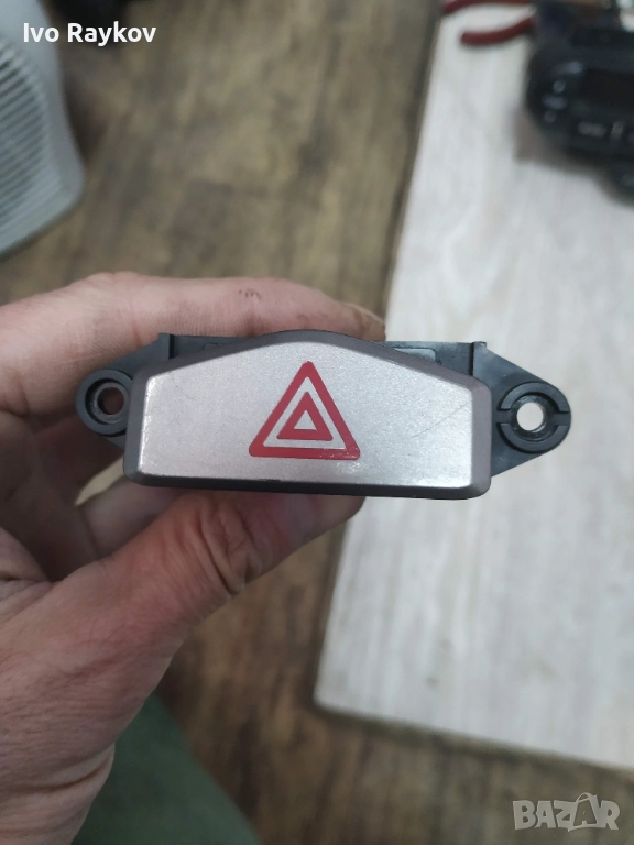 Бутон аварийни светлини KIA Carens 2 , 864W0140, снимка 1