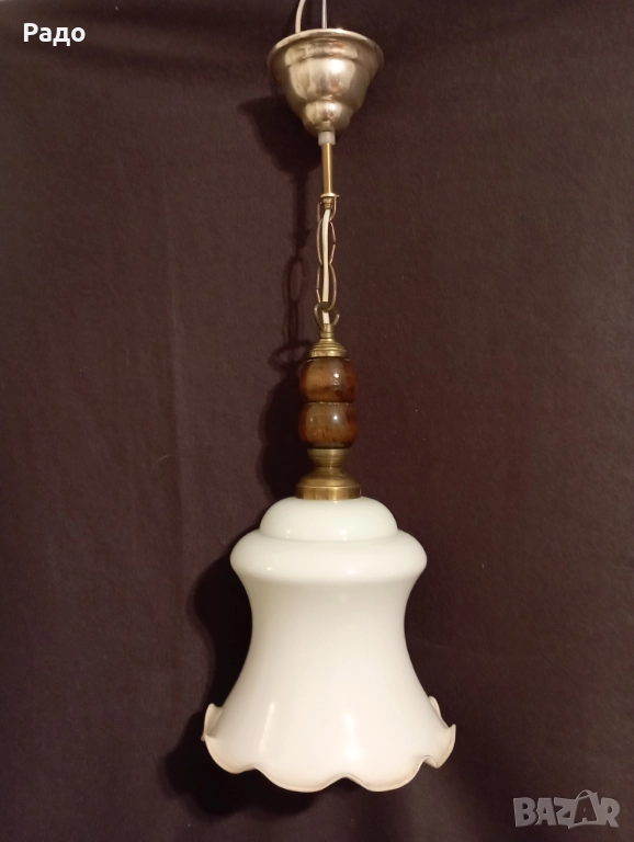 Красив полилей с голям бял стъклен абажур, снимка 1
