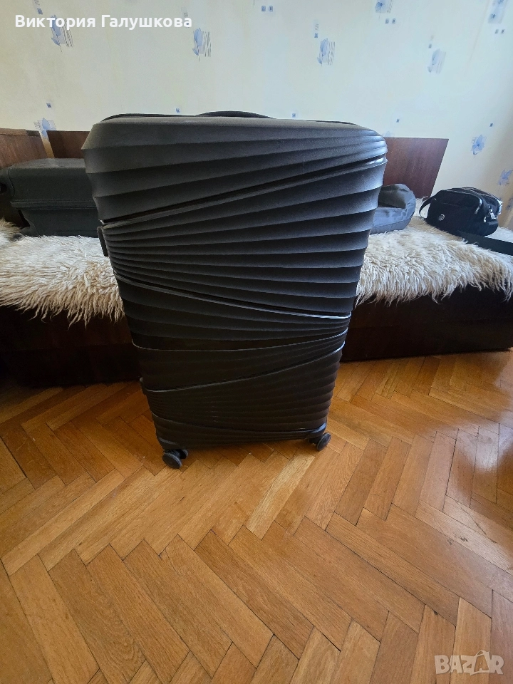 Голям твърд куфар с код за заключване, снимка 1