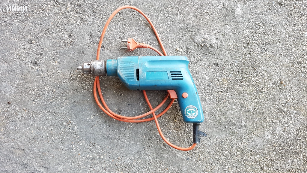 Биеща дрелка бормашина BLACK AND DECKER , снимка 1