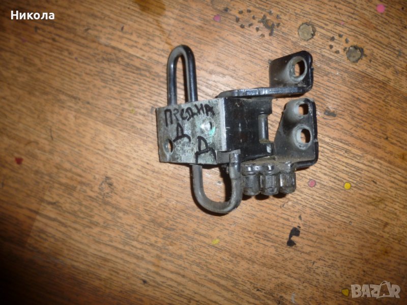 Панта врата Голф 5- хечбек предна долна дясна, снимка 1