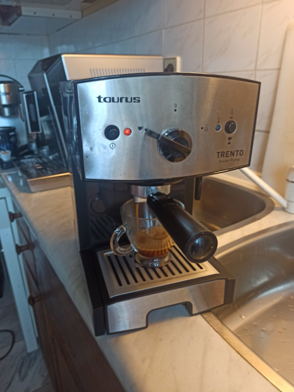 Кафе машина Таурус Тренто, работи отлично и прави хубаво кафе с каймак в  Кафемашини в гр. София - ID36509552 — Bazar.bg