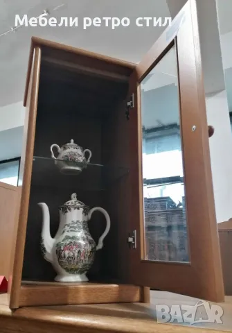 Малко, стилно помощно шкафче - витрина със стъклен рафт ''Vossheider Mobelgalerie''., снимка 3 - Шкафове - 49686504