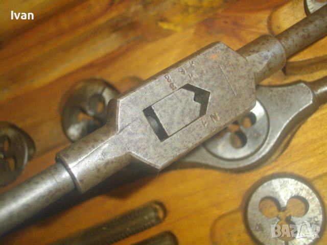 Старо САЩ Качество-К-т 23 бр. Резбонарезни Плашки Метчици За Резби-от1/8-до3/8 WW-от стария материал, снимка 14 - Други инструменти - 44492168