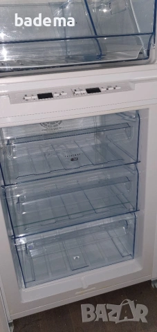 Чекмеджета , кутии, стъклени полици от хладилник за вграждане AEG