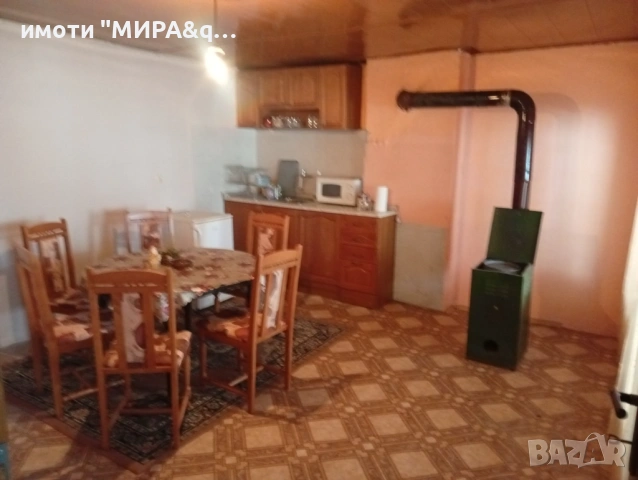 Двуетажна къща разположена в с.Динево,обл.Хасково