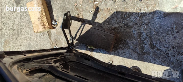 Панти преден капак Vw Touran - 30лв, снимка 3 - Части - 51273434