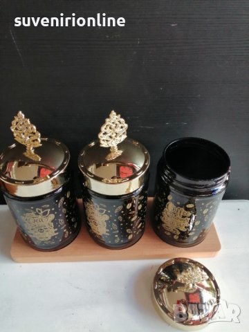 Тройка стъклени буркани на дървена стойка , снимка 5 - Аксесоари за кухня - 40034452