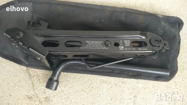 Комплект крик, ключ и отвертка, снимка 2 - Аксесоари и консумативи - 39834240