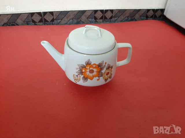 Красив Български Чайник/Кана от Порцелан от 1970-те 