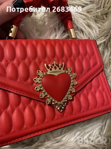 Червена чантичка със златен елемент, снимка 3 - Чанти - 53090958