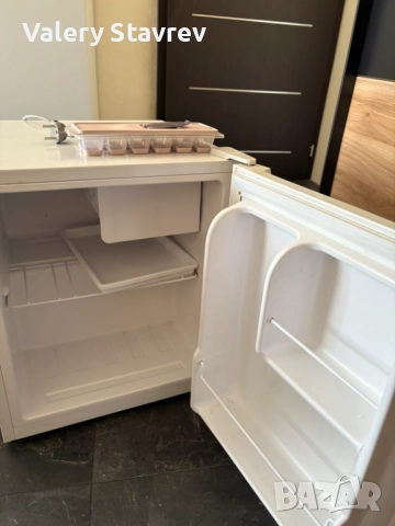 Хладилник Crown с камера, снимка 5 - Хладилници - 52175401