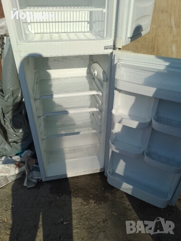 Хладилник с фризер., снимка 4 - Хладилници - 53847457