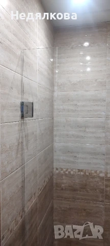 Стъклена врата.