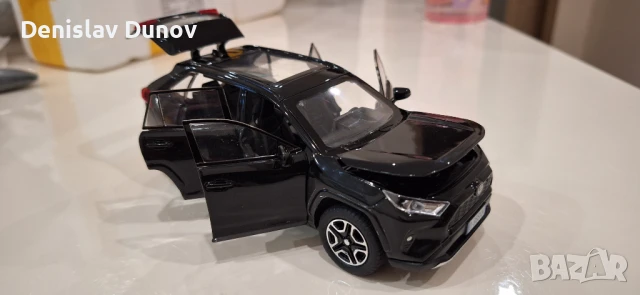 Toyota RAV4 1:32 с отваряеми врати, капак, светещи фарове и стопове, снимка 17 - Коли, камиони, мотори, писти - 51210868