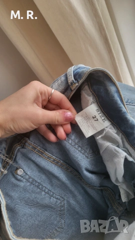 Дамски накъсани дънки, снимка 3 - Дънки - 53242601