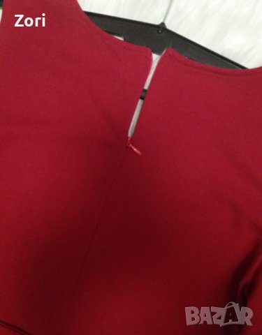 СТИЛНА и ЕЛЕГАНТНА червена рокля по тялото с отворени рамене и къдрички около тях, снимка 4 - Рокли - 41378975