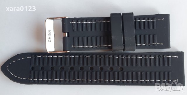 Черна силиконова каишка с бял конец 24мм., снимка 3 - Каишки за часовници - 41689579