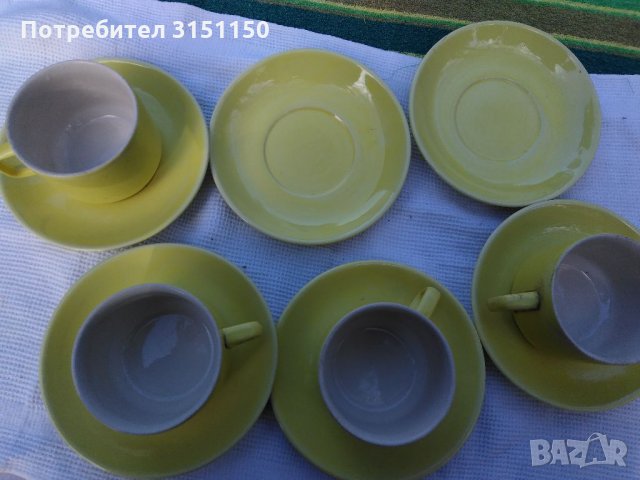 Стар порцеланов сервиз за чай.