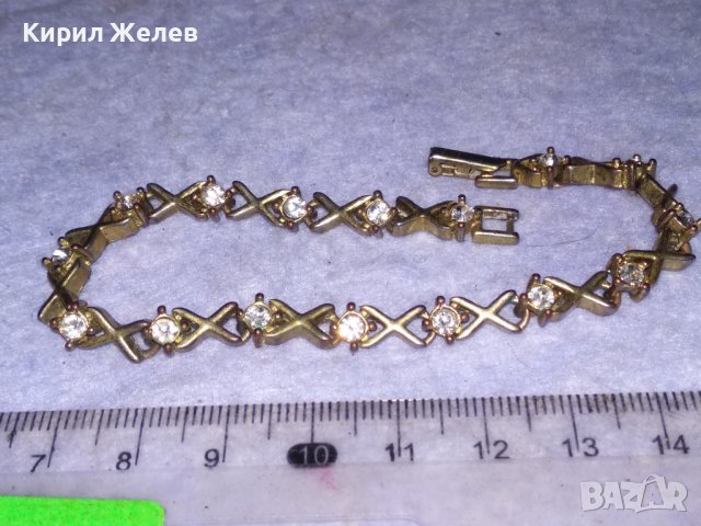 AVON СТАРА МАРКОВА ПОСРЕБРЕНА МОДНА МЕСИНГОВА АРТ ГРИВНА с ИСКРЯЩИ ФАСЕТИРАНИ КРИСТАЛИ 37059, снимка 12 - Гривни - 41389421