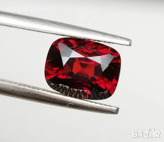 Изключително рядък червен циркон с VS чистота 2.09кт.! Сертифициран! Нов!, снимка 9 - Други - 50369797