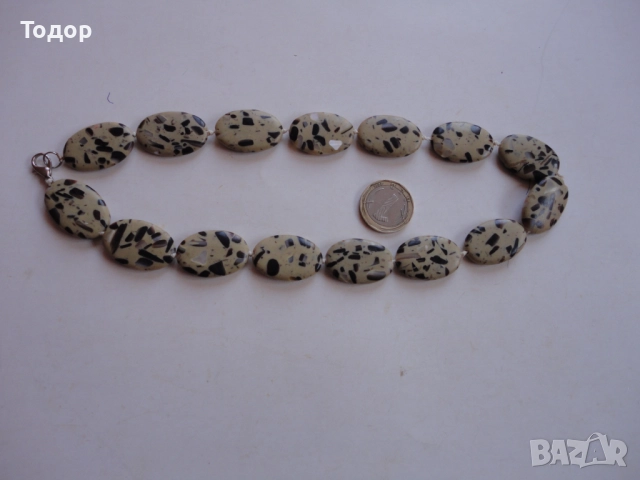 Невероятно колие гердан естествени камъни далматински яспис