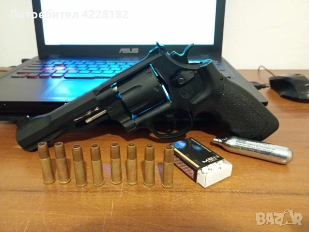 Smith & Wesson M&PR8 Airsoft pistol