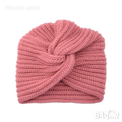 Дамска зимна плетена шапка с усукан възел по средата, снимка 5 - Други - 52641596