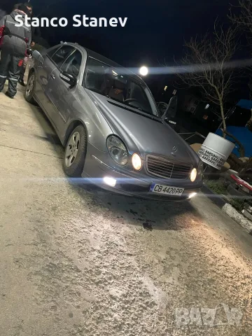 Мерцедес Е220 автомат 2.2 СДИ

, снимка 3 - Автомобили и джипове - 55883713