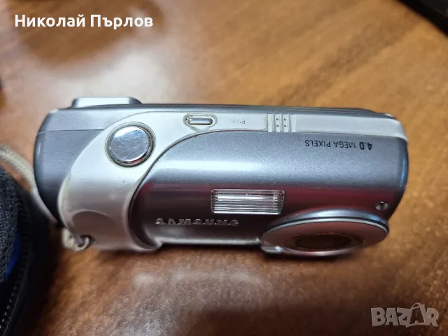 Продавам фотоапарат в коплект със зарядно за батерии, снимка 2 - Фотоапарати - 47852460