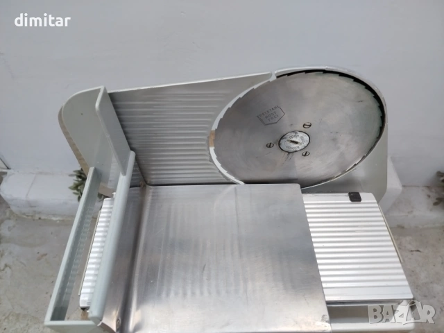 Слайс машина GRAEF - 130W , снимка 3 - Кухненски роботи - 53723530