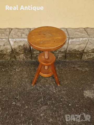 Индустриално антикварно работно столче 