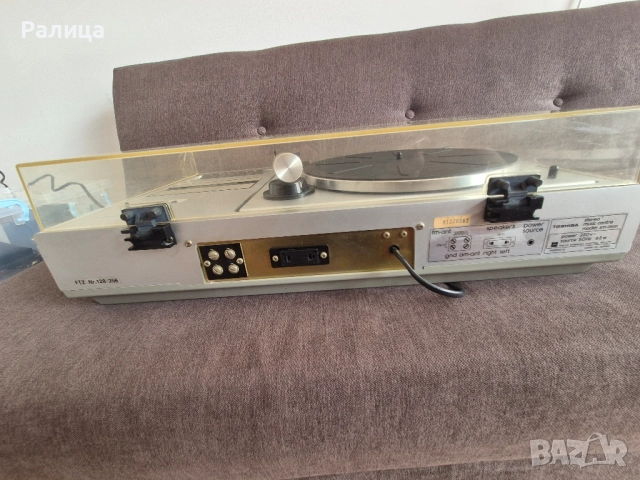 Комбинирана музикална уредба Toshiba SM-2700: грамофон + AM/FM радио + касетофон + усилвател, снимка 6 - Грамофони - 51665770
