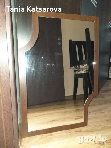 Огледало с опция за окачване, без забележки, неизползвано, размери 86/60 см.