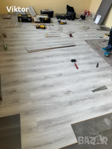 Монтаж на ламиниран паркет, ПВЦ и MDF первази, алуминиеви лайсни за под и стена, снимка 14 - Ремонти на апартаменти - 49788466