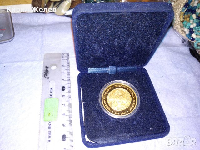 РЕПЛИКА на ЗЛАТНА МОНЕТА ИМПЕРАТОР КОНСТАНТИН IV ПОГОНАТ 668-685г. ОБЩИНА БУРГАС МИНТ с КУТИЯ 38733, снимка 3 - Нумизматика и бонистика - 41762119