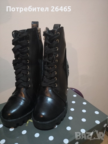 Дамски боти на ток