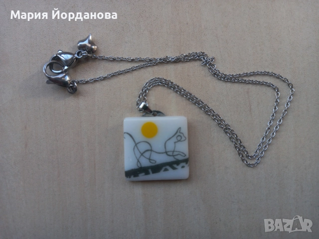 Авторско колие (медальон) от порцелан "Котка", снимка 2 - Колиета, медальони, синджири - 52846834