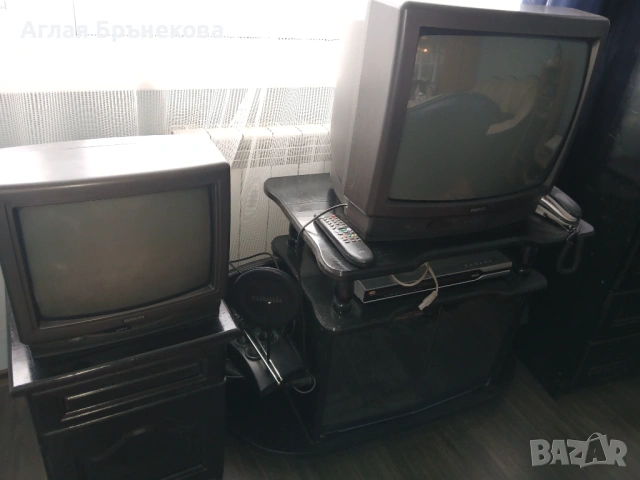 Продавам 2 работещи , цветни телевизора  Beko - 14 и 20 инча диагонал . Малък - 3 € , голям 5 € .