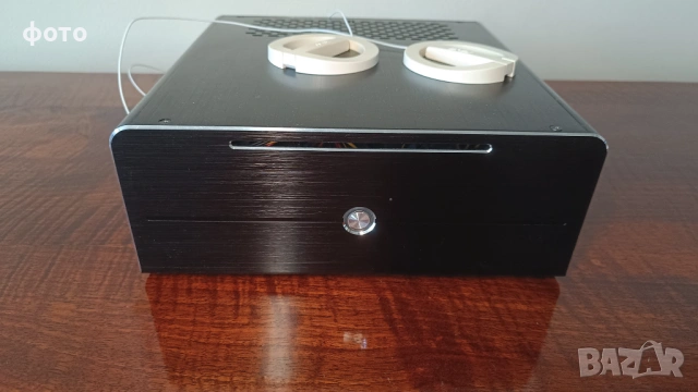 Продавам мини компютър ASUS