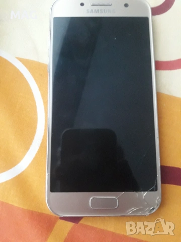 самсунг А3 модел 2017 година