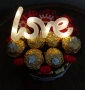 Подарък с бонбони и светещ надпис "Love", снимка 7