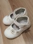Продавам бели обувки за момиченце, снимка 1 - Детски обувки - 34520752
