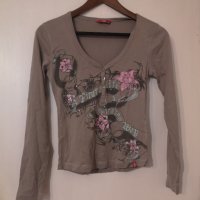 Нова блуза М размер с деколте хаки с щампа розови цвет дълъг ръкава, снимка 1 - Блузи с дълъг ръкав и пуловери - 35767201